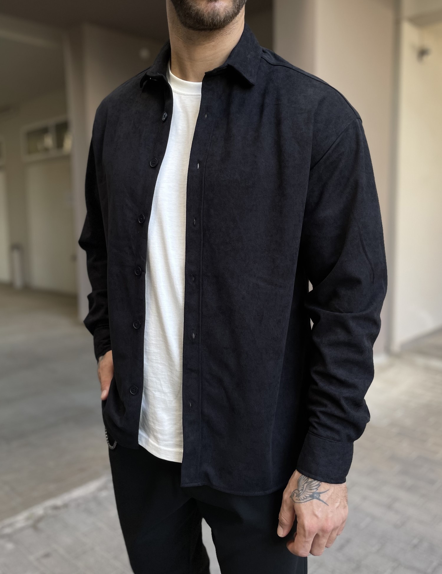 Ανδρικό μαύρο κοτλέ Overshirt με γιακά RMZ470M φωτογραφία